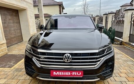 Volkswagen Touareg III, 2018 год, 4 750 000 рублей, 2 фотография