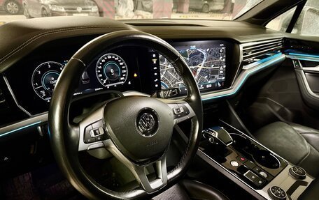 Volkswagen Touareg III, 2018 год, 4 750 000 рублей, 7 фотография