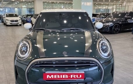 MINI Hatch, 2023 год, 1 800 000 рублей, 2 фотография