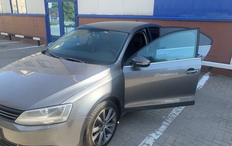 Volkswagen Jetta VI, 2012 год, 990 000 рублей, 2 фотография