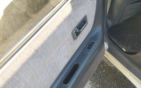 Mazda 626, 1988 год, 275 000 рублей, 12 фотография