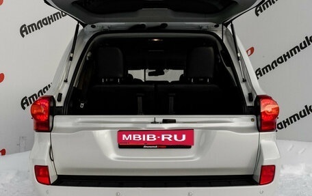 Toyota Land Cruiser 200, 2012 год, 3 745 000 рублей, 10 фотография