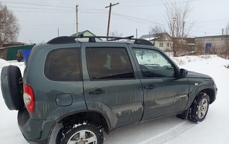 Chevrolet Niva I рестайлинг, 2017 год, 580 000 рублей, 2 фотография