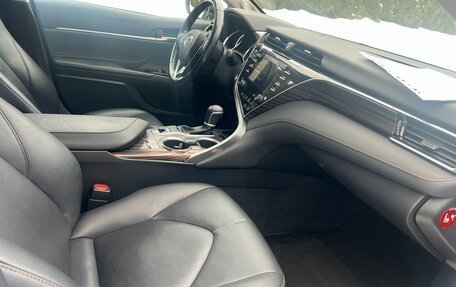 Toyota Camry, 2019 год, 2 750 000 рублей, 3 фотография