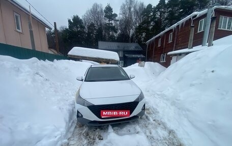 Hyundai Solaris II рестайлинг, 2021 год, 900 000 рублей, 2 фотография