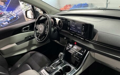 KIA Carnival, 2021 год, 3 890 000 рублей, 15 фотография