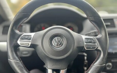 Volkswagen Jetta VI, 2011 год, 800 000 рублей, 8 фотография