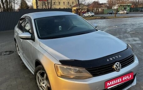 Volkswagen Jetta VI, 2011 год, 800 000 рублей, 2 фотография
