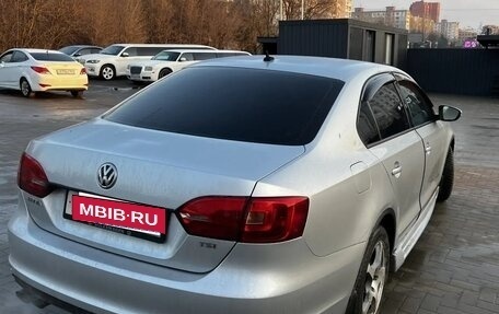 Volkswagen Jetta VI, 2011 год, 800 000 рублей, 4 фотография