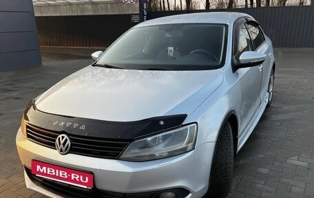 Volkswagen Jetta VI, 2011 год, 800 000 рублей, 6 фотография