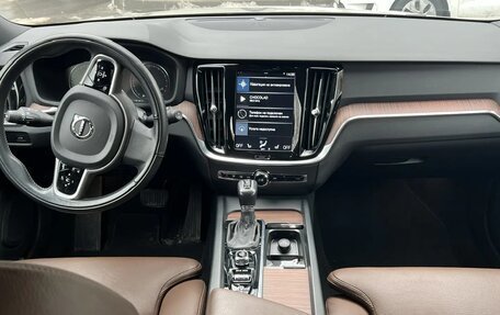 Volvo V60 Cross Country II, 2020 год, 3 600 000 рублей, 8 фотография