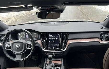 Volvo V60 Cross Country II, 2020 год, 3 600 000 рублей, 13 фотография