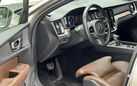 Volvo V60 Cross Country II, 2020 год, 3 600 000 рублей, 12 фотография