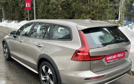 Volvo V60 Cross Country II, 2020 год, 3 600 000 рублей, 7 фотография