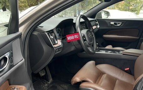 Volvo V60 Cross Country II, 2020 год, 3 600 000 рублей, 10 фотография