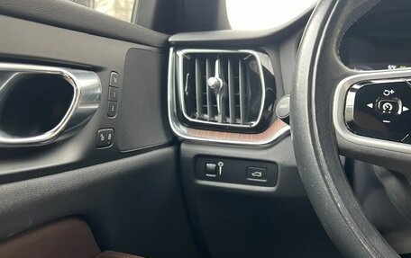 Volvo V60 Cross Country II, 2020 год, 3 600 000 рублей, 20 фотография