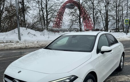 Mercedes-Benz A-Класс, 2019 год, 2 050 000 рублей, 3 фотография