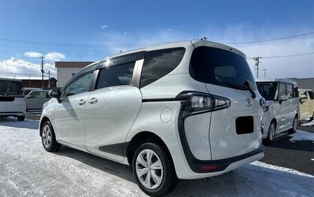 Toyota Sienta II, 2021 год, 1 118 000 рублей, 2 фотография