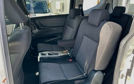 Toyota Sienta II, 2021 год, 1 118 000 рублей, 16 фотография