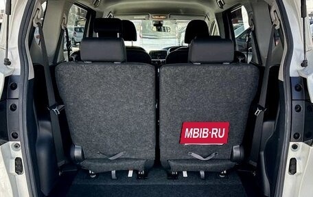 Toyota Sienta II, 2021 год, 1 118 000 рублей, 19 фотография