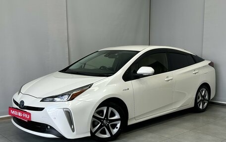 Toyota Prius IV XW50, 2019 год, 2 200 000 рублей, 2 фотография