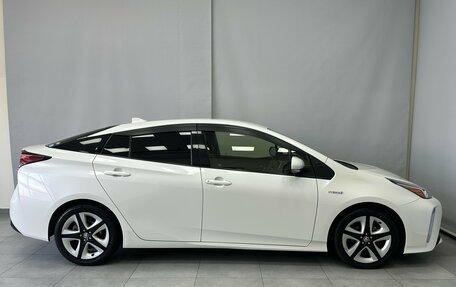 Toyota Prius IV XW50, 2019 год, 2 200 000 рублей, 10 фотография