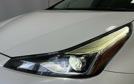 Toyota Prius IV XW50, 2019 год, 2 200 000 рублей, 22 фотография