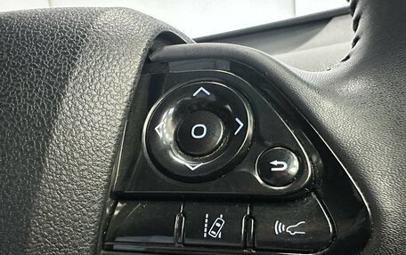 Toyota Prius IV XW50, 2019 год, 2 200 000 рублей, 13 фотография