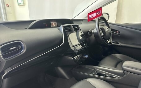 Toyota Prius IV XW50, 2019 год, 2 200 000 рублей, 21 фотография