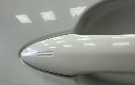 Toyota Prius IV XW50, 2019 год, 2 200 000 рублей, 24 фотография