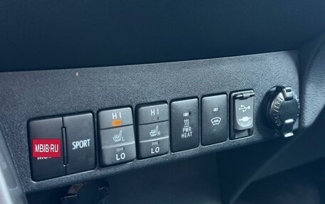 Toyota RAV4, 2018 год, 2 599 000 рублей, 21 фотография