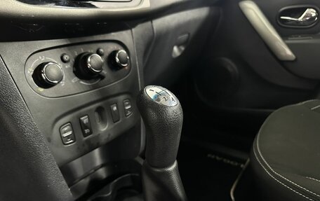 Renault Logan II, 2019 год, 750 000 рублей, 13 фотография