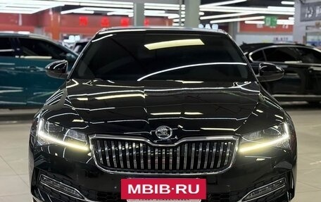 Skoda Superb III рестайлинг, 2025 год, 2 700 400 рублей, 3 фотография