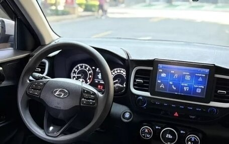 Hyundai Venue I, 2022 год, 1 300 000 рублей, 8 фотография