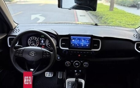 Hyundai Venue I, 2022 год, 1 300 000 рублей, 17 фотография