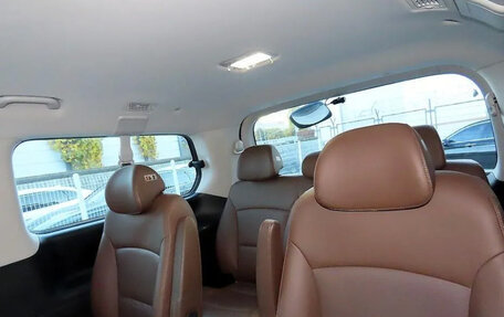 Hyundai Grand Starex Grand Starex I рестайлинг 2, 2018 год, 2 400 000 рублей, 8 фотография