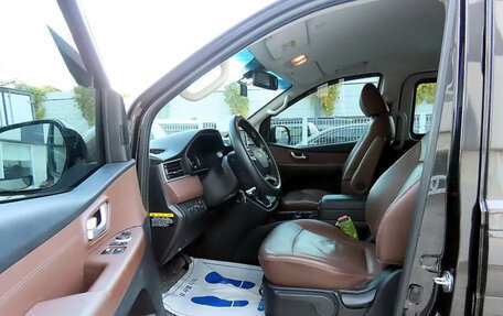 Hyundai Grand Starex Grand Starex I рестайлинг 2, 2018 год, 2 400 000 рублей, 6 фотография