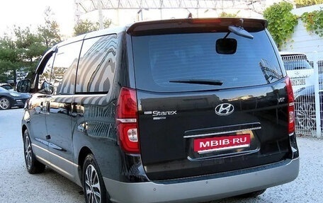 Hyundai Grand Starex Grand Starex I рестайлинг 2, 2018 год, 2 400 000 рублей, 2 фотография