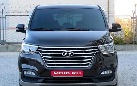 Hyundai Grand Starex Grand Starex I рестайлинг 2, 2018 год, 2 400 000 рублей, 3 фотография