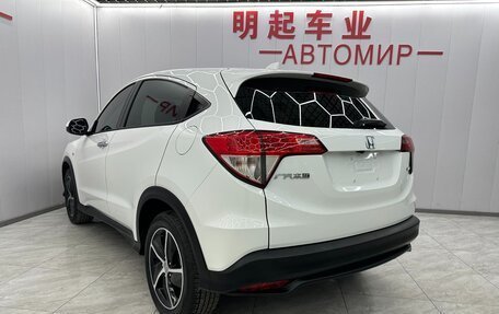 Honda Vezel, 2022 год, 1 650 000 рублей, 6 фотография