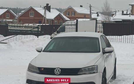 Volkswagen Jetta VI, 2015 год, 860 000 рублей, 2 фотография