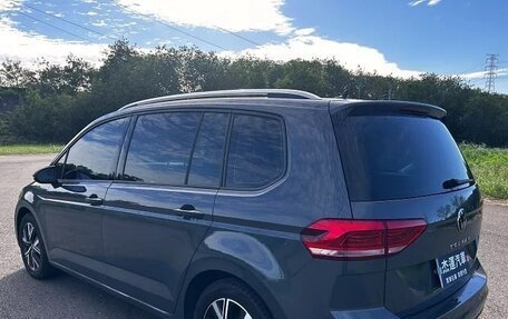 Volkswagen Touran III, 2023 год, 1 450 000 рублей, 4 фотография