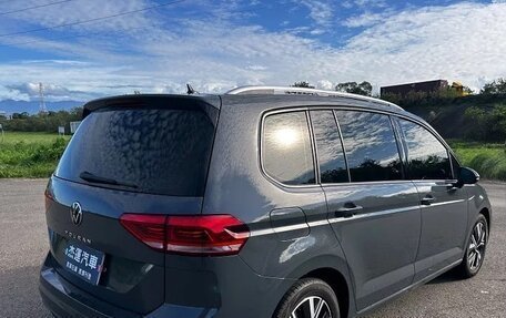 Volkswagen Touran III, 2023 год, 1 450 000 рублей, 3 фотография