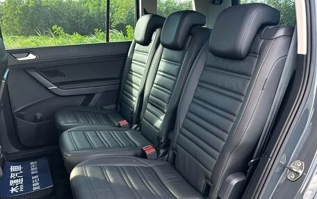 Volkswagen Touran III, 2023 год, 1 450 000 рублей, 12 фотография