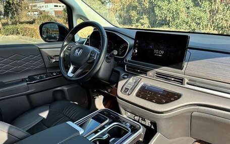 Honda Elysion, 2024 год, 6 300 000 рублей, 14 фотография