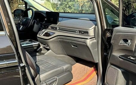 Honda Elysion, 2024 год, 6 300 000 рублей, 25 фотография