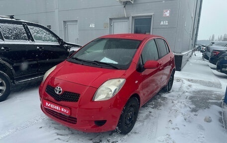 Toyota Yaris III рестайлинг, 2007 год, 487 000 рублей, 1 фотография