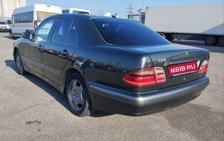 Mercedes-Benz E-Класс, 2000 год, 430 000 рублей, 2 фотография