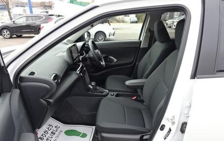 Toyota Yaris Cross, 2023 год, 1 250 000 рублей, 7 фотография