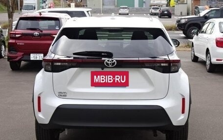 Toyota Yaris Cross, 2023 год, 1 250 000 рублей, 3 фотография